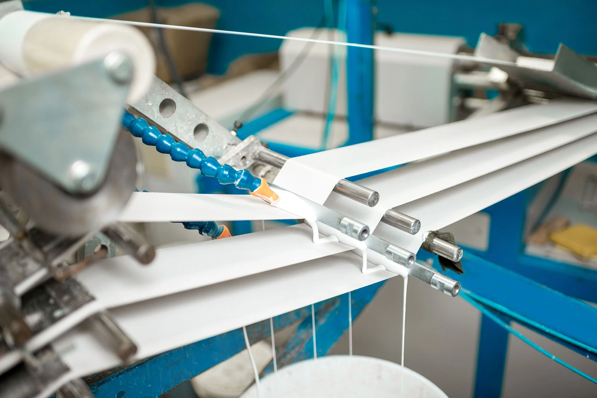 machine-making-paper-tube-packaging-2026-03-24-23-55-26-utc